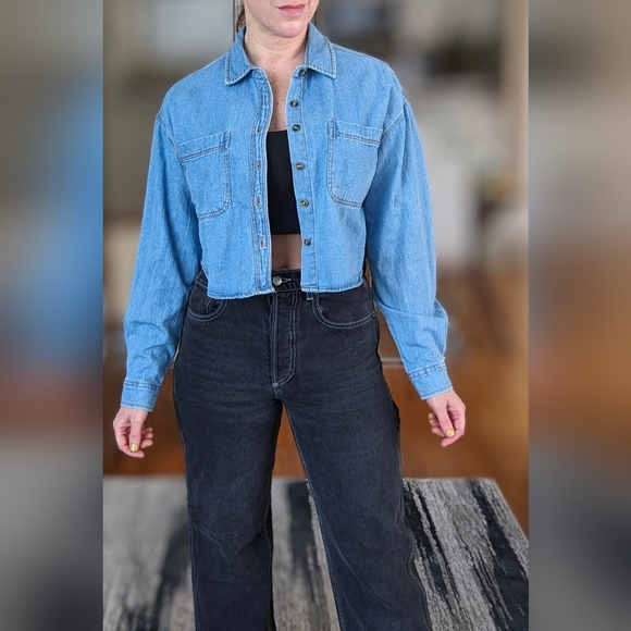 Forever 21 crop denim button down - Picture 3 of 6